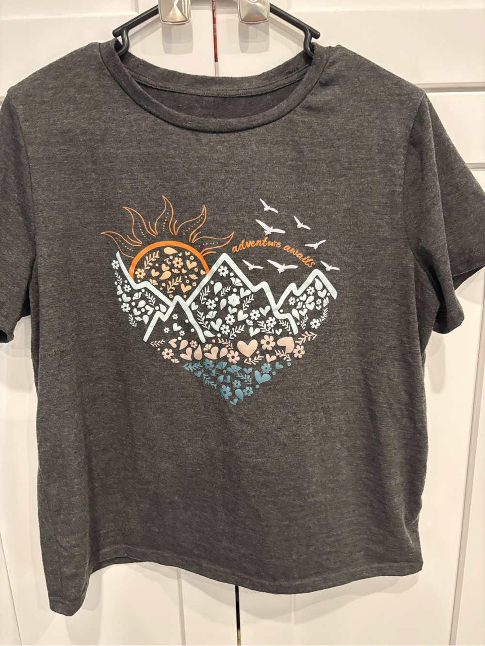 Girls' Grey Short-Sleeve Tee with Heart Mountain Graphic